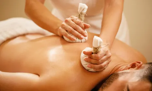 A warm oil massage that nourishes the skin, eases stress, improves circulation, boosts energy, and grounds the body in a daily practice. It helps with relaxation, detoxification, and muscle tension.