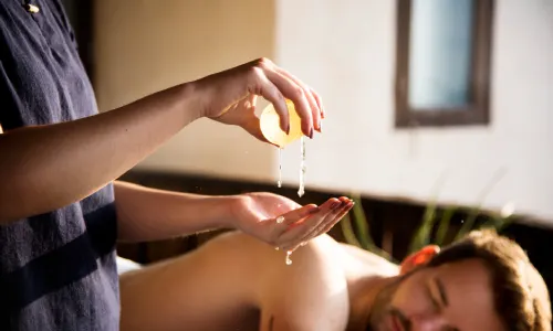 Ayurvedic head massage with herbal oils that relieves stress, reduces anxiety, promotes better sleep, stimulates hair growth, and induces relaxation, ideal for mental clarity and alleviating tension in the scalp and neck.